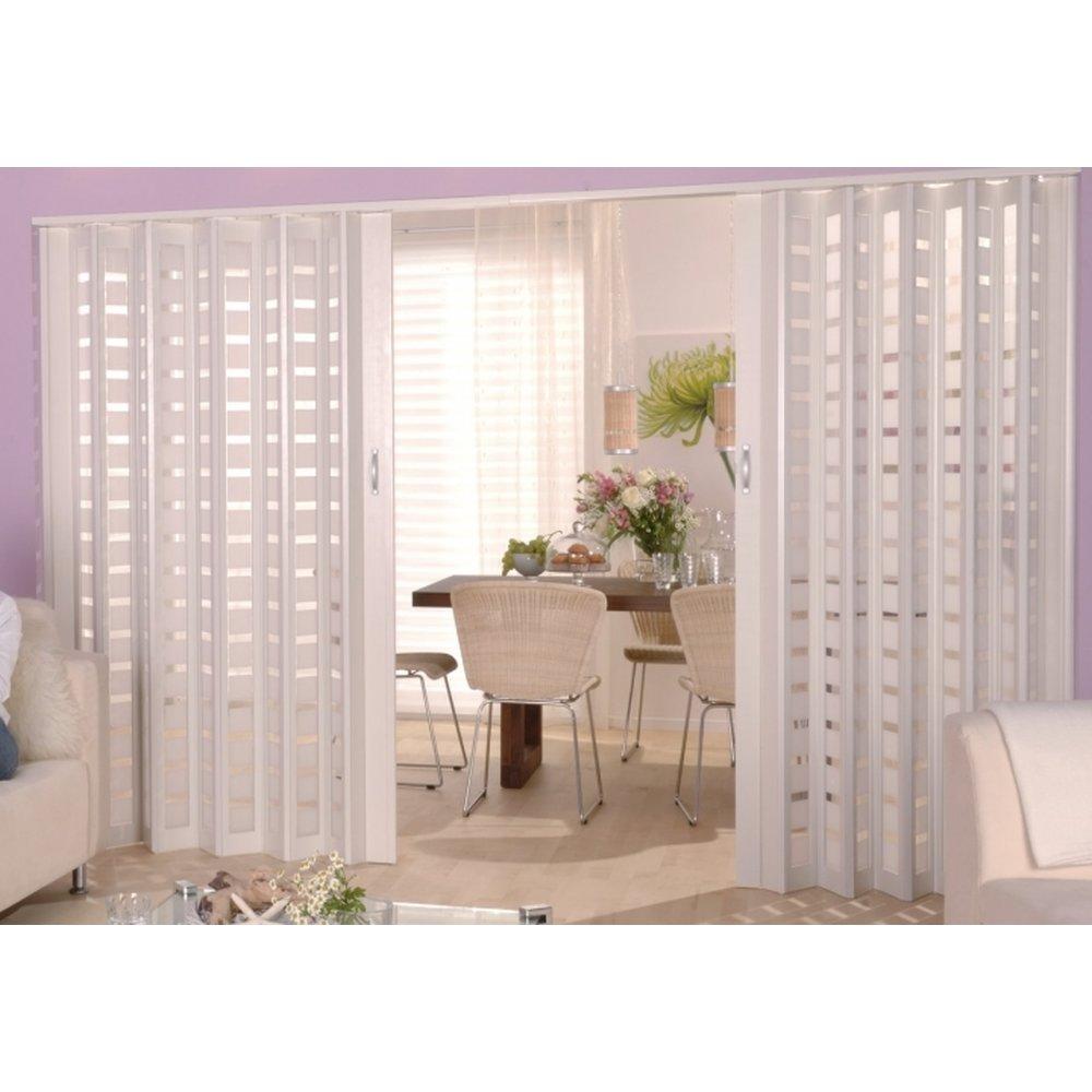 Witte pvc vouwdeur als stijlvolle ruimteverdeler.