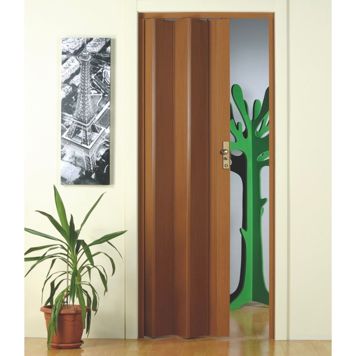  vouwdeuren modern zwart | zwarte aluminium vouwwand | minimalistische vouwdeuren | industriële vouwdeuren | vouwdeuren met slanke profielen
